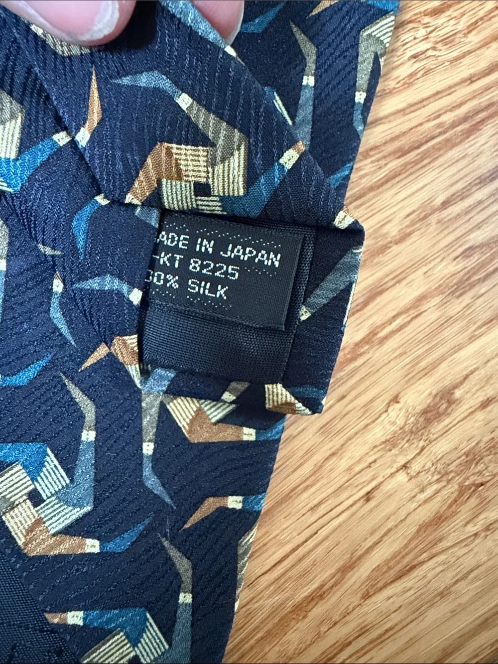 (8t)JHANE BARNES Original Fabric 100% Silk Abstract Geometric Tie Made in Japan